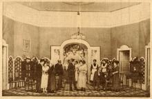 Fotografia de l'escena final de l'obra La baronessa o Nau sense timó, apareguda al diari La Tribuna, el 30 de setembre de 1917.
