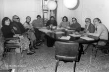 Reunió de la Junta Directiva de l'AELC, 1981. D'esquerra a dreta: Montserrat Bayà, Avel·lí Artís Gener, Maria Oleart de Bel, Joan Mas i Vives, Jaume Fuster, Andreu Morell, Guillem-Jordi Graells, Josep M. Llompart i Josep M. Castellet. © Pep Cunties/AELC